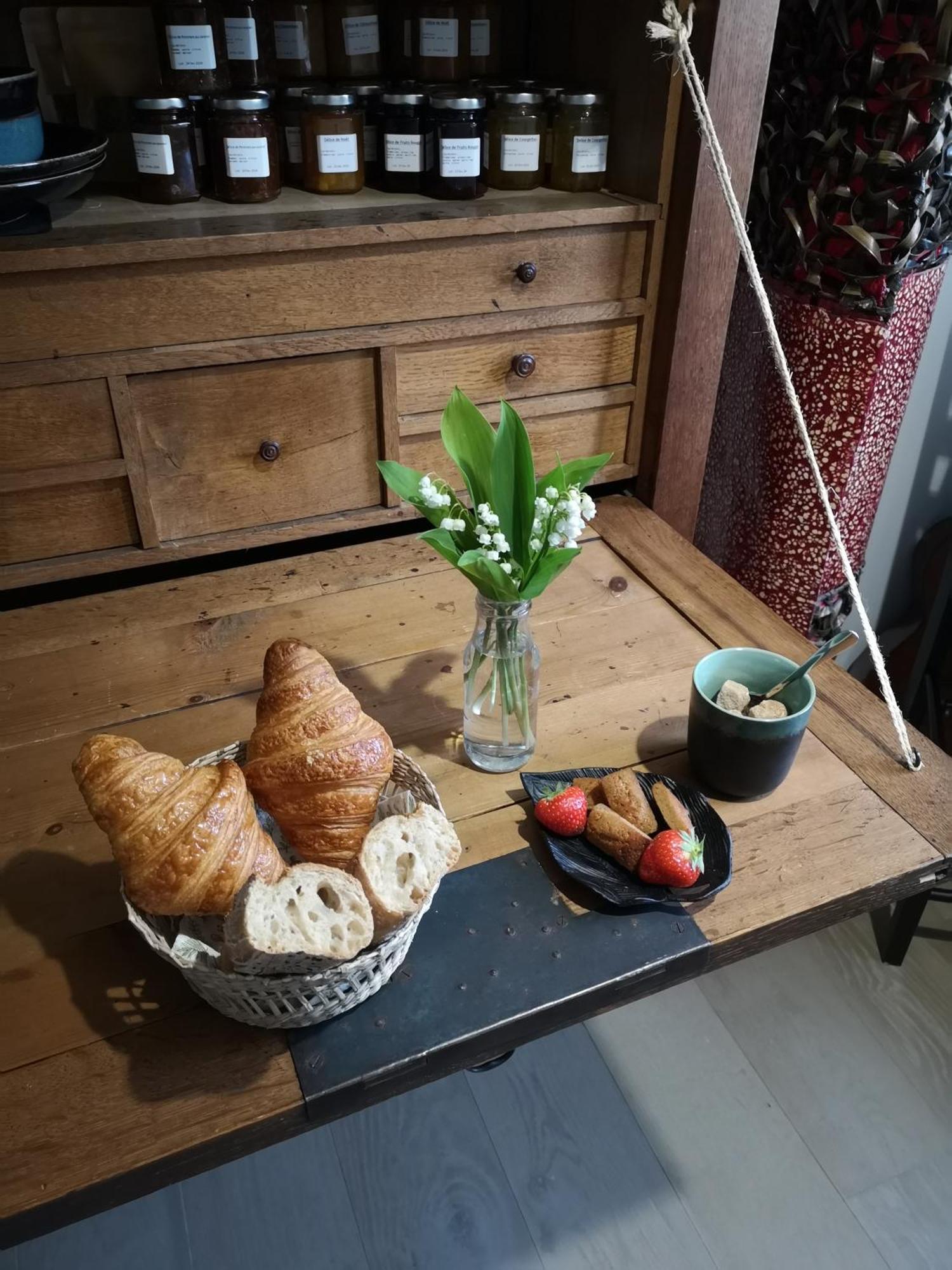 Bed and Breakfast La Pause à Surville  Extérieur photo